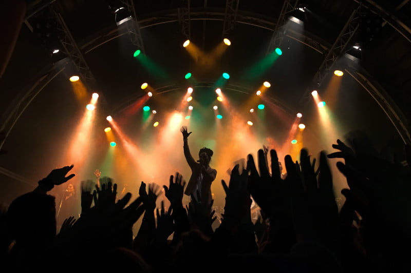 4 Useful Tips For When You Go To A Concert Abroad South Tours