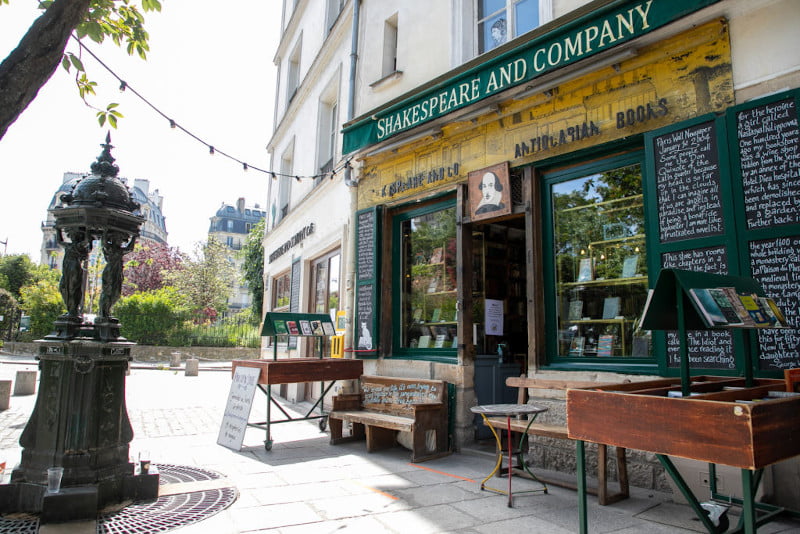 Literary spots in Paris: Shakespeare and Company