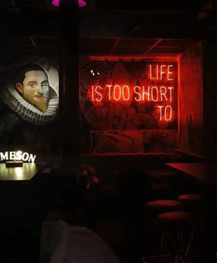 chester and punk - nightlife in malaga