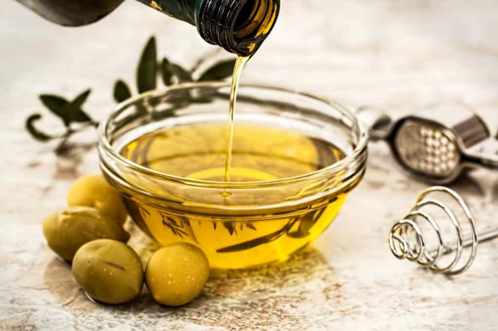 souvenir-shopping-olive-oil