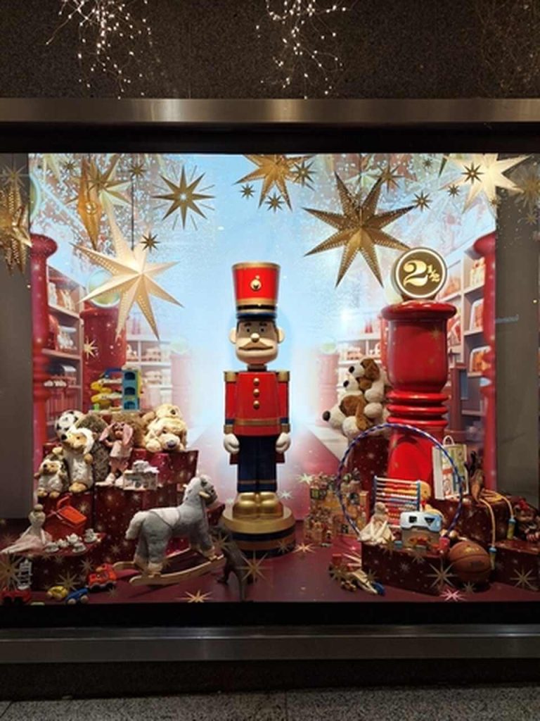El Corte Ingles Christmas storefront