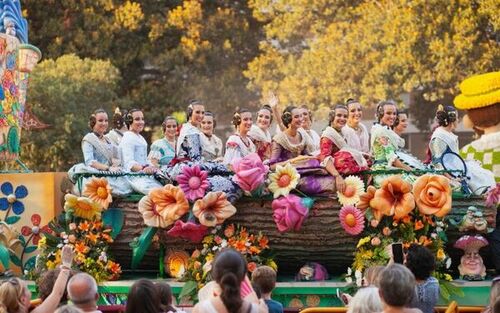 Parade during the Battle of the Flowers during Carnival in Spain