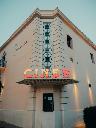 The Centro Historico de Malaga building bearing a Cines sign.